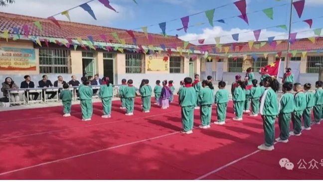 情暖六一 爱心助学——江南官方网站驻村工作队开展“六一”慰问活动